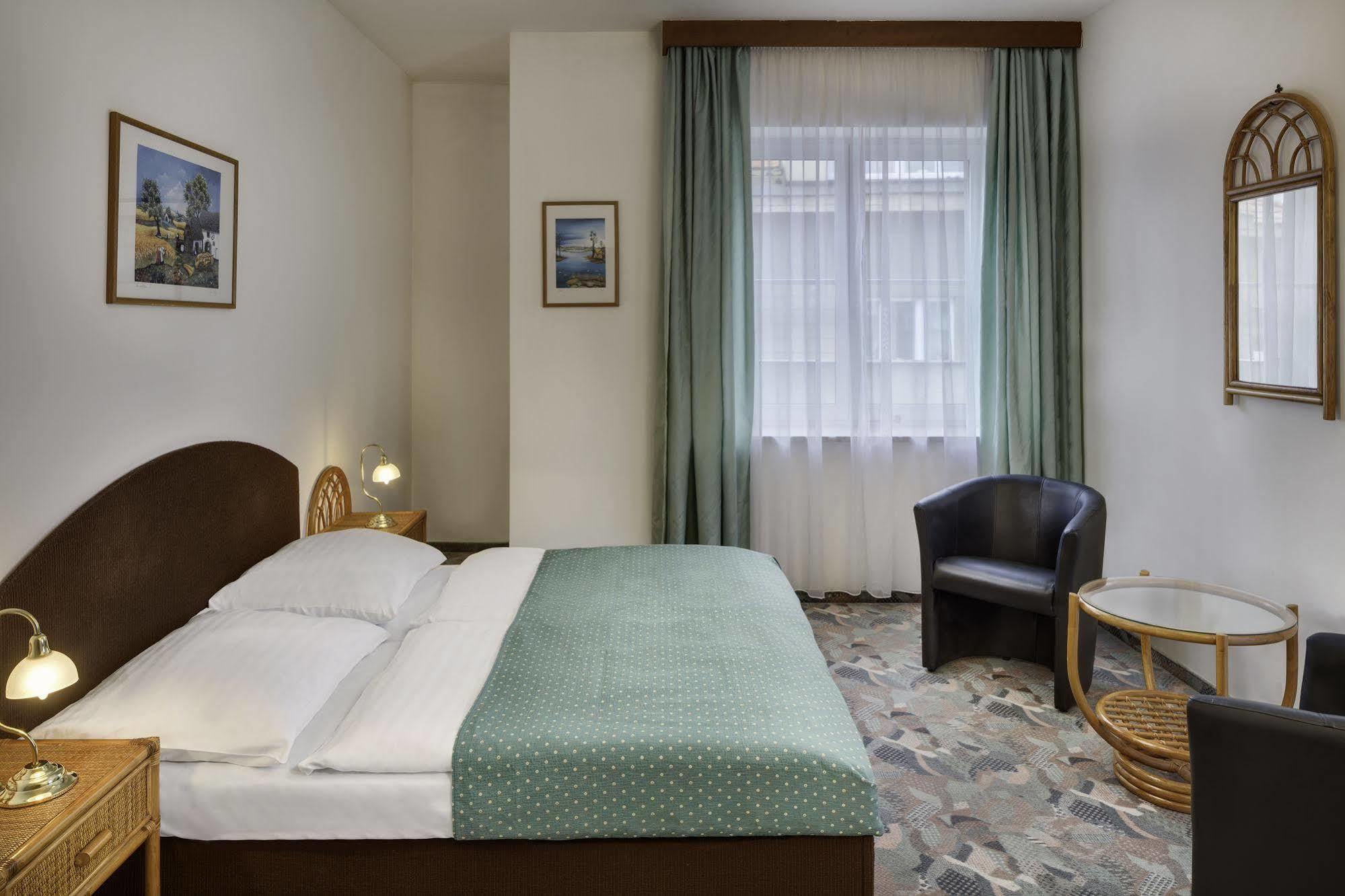 Hotel Otar براغ المظهر الخارجي الصورة